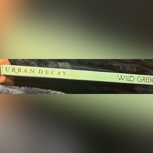 NWT/NIB Urban Decay
Wild Greens Eyeshadow Palette - Picture 14 of 14